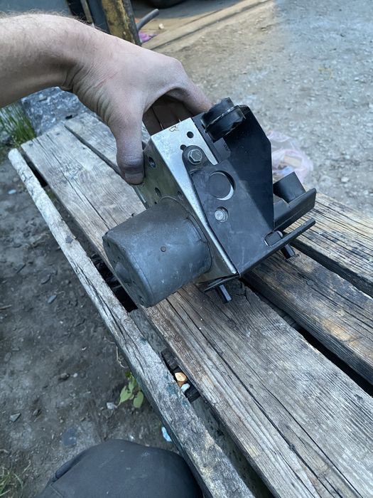 Продам Блок абс е39 001