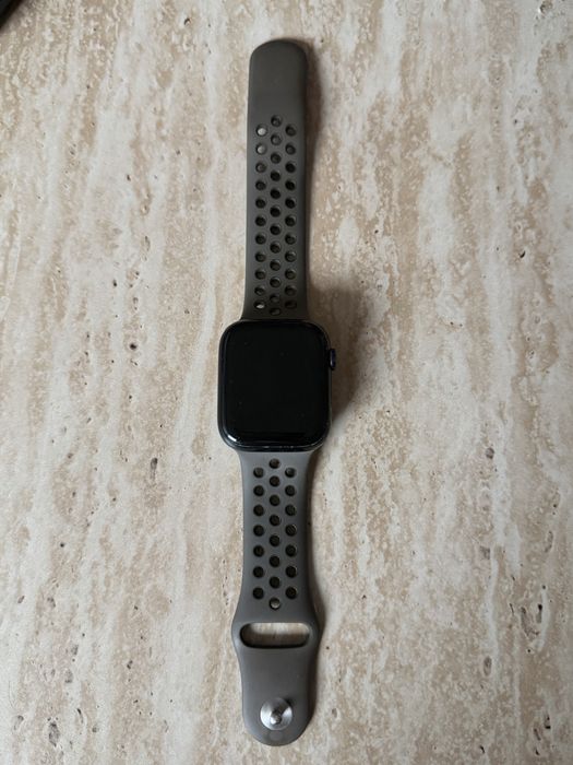 Apple Watch Series 7 / 45 mm / GPS + Cellular