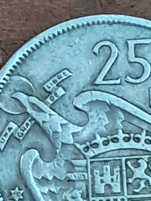 Moedas de 5 e 25 pesetas espanholas raras.