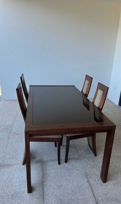 Mesa em madeira wenguê extensível + 4 cadeiras