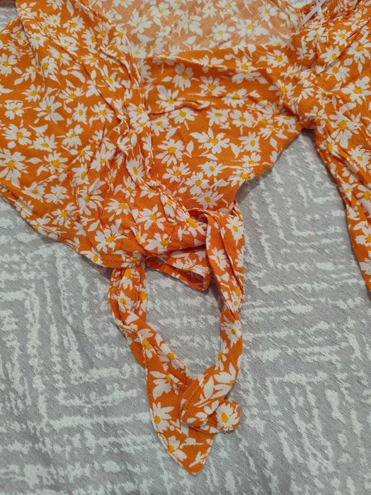 Top curto florido laranja