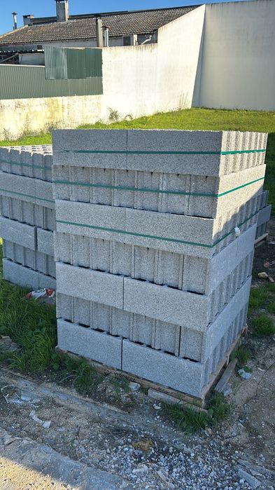 Blocos de betão a venda 
Oportunidade Blocos de betao lote comple