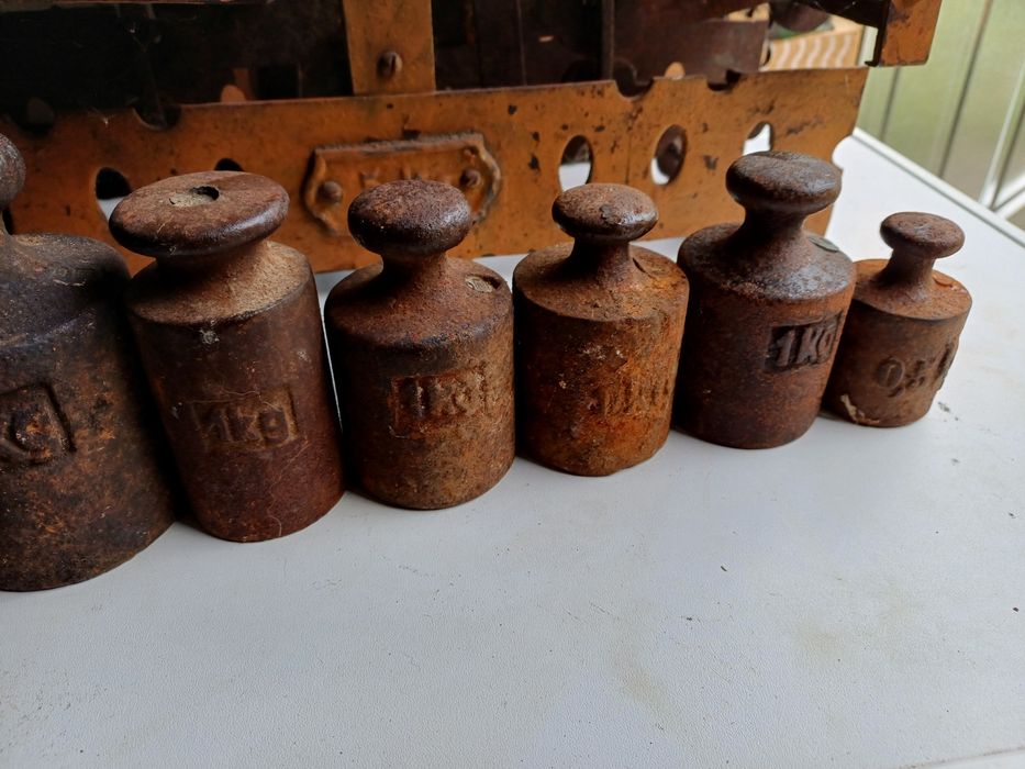 Waga z odważnikami prl staroć antyk zabytek