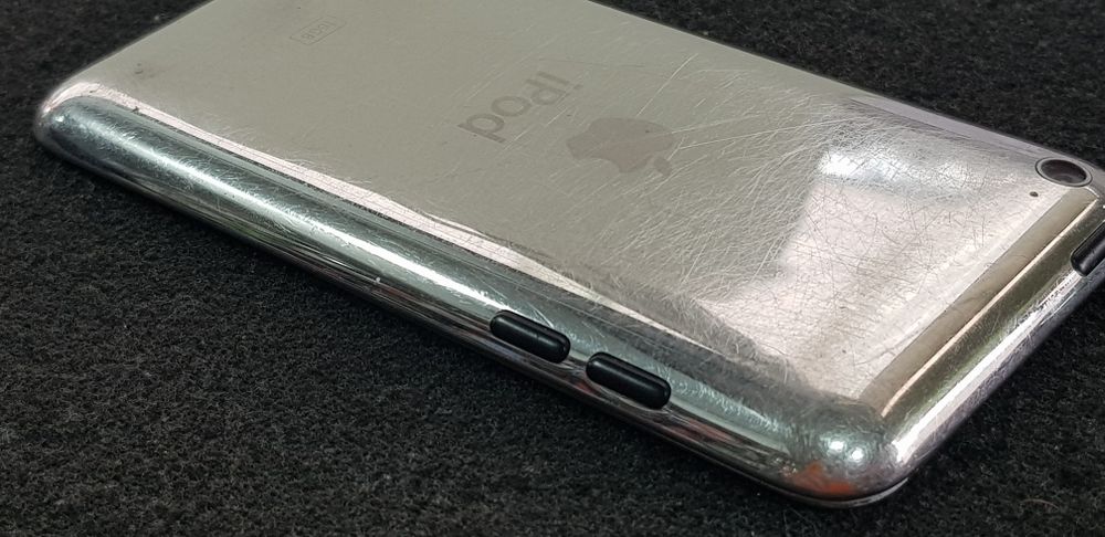 Apple iPod A1367 "16GB"