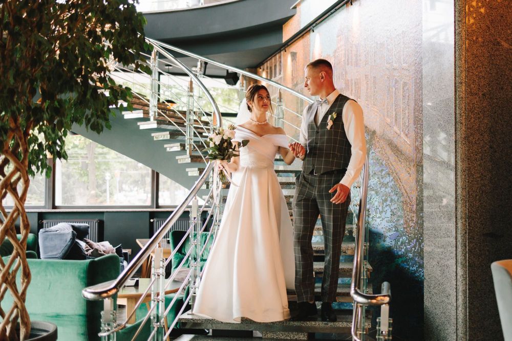 Весільна сукня (атлас)