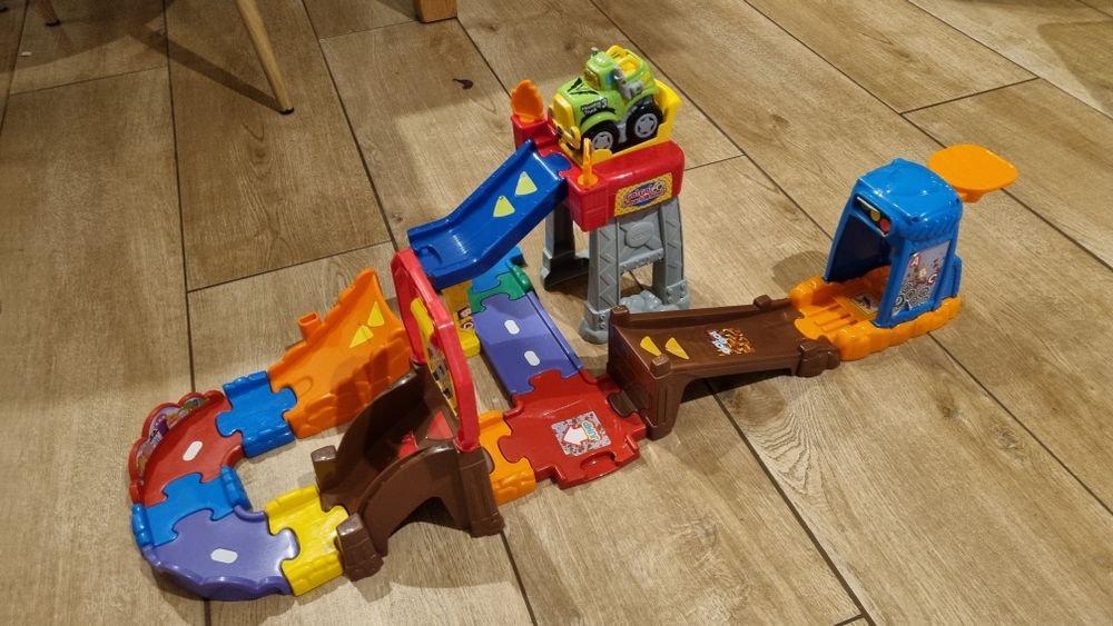 Vtech Tut Tut Autka zestaw kaskaderski