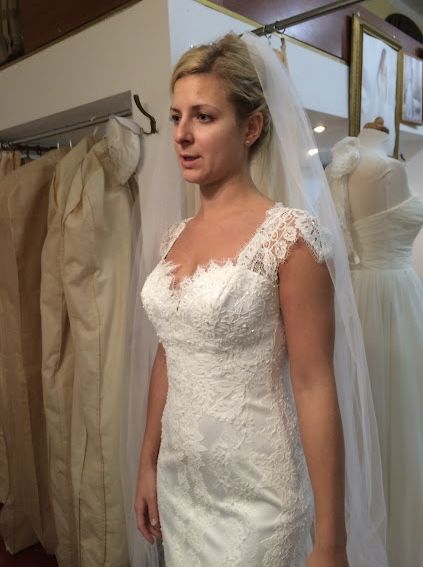 Suknia ślubna z trenem rozm.36