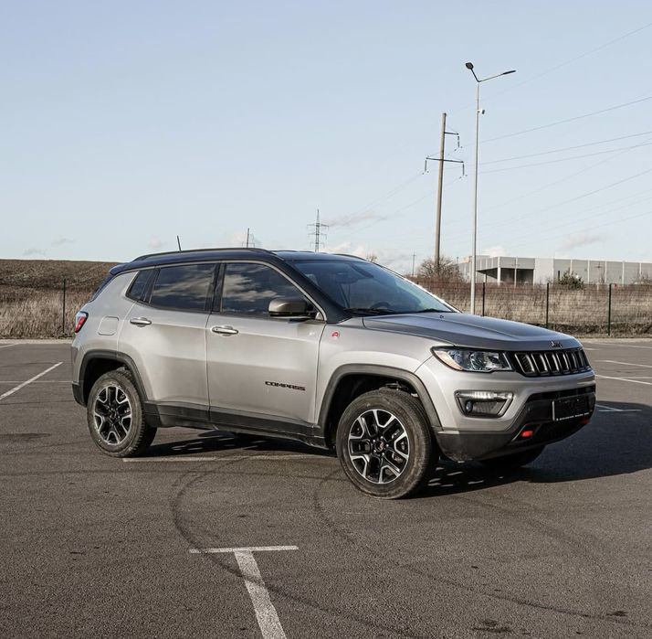 Продам машину jeep compas trailhawk