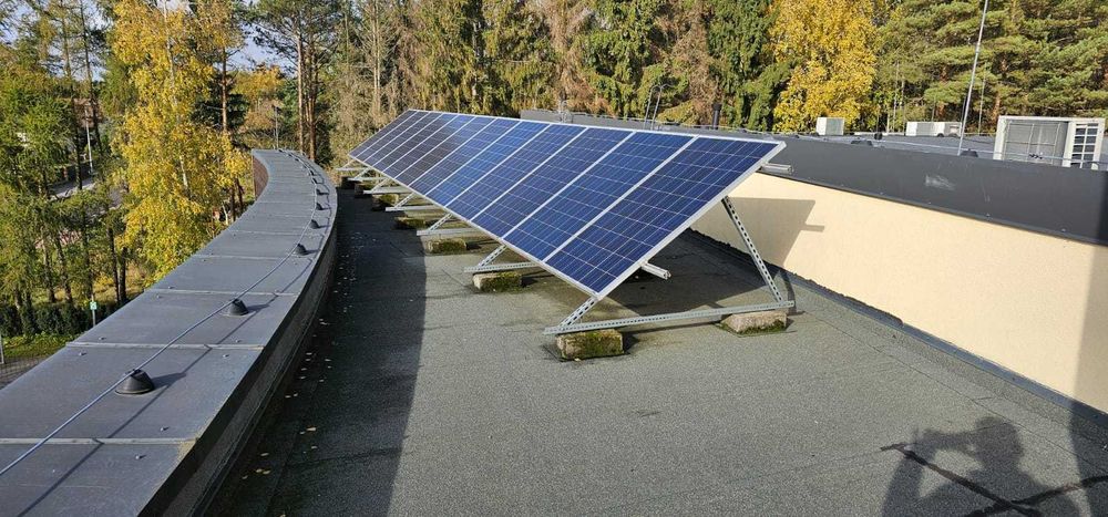 Panele fotowoltaiczne , falownik, stelaż