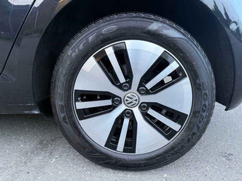 Volkswagen e-Golf SEL Premium      2016