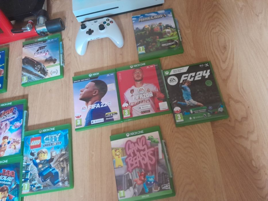 Xbox One S + Kierownica THRUSTMASTER Ferrari 458 Spider +stojak