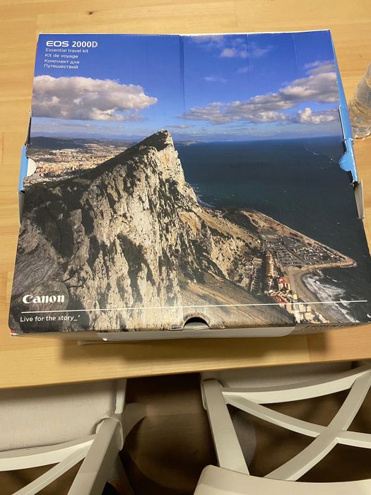 Máquina fotográfica Canon 2000d
