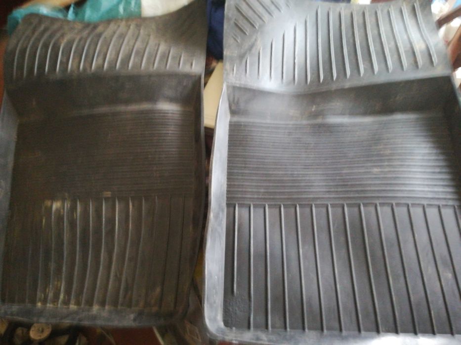 Коврики автомобильные резиновые.