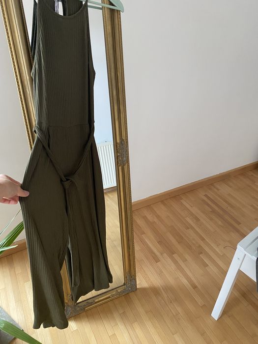 Продам Базовий комбінезон в рубчик на запах з кюлотами Pull&Bear