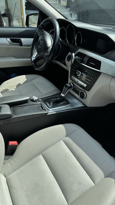 Mercedes-Benz C220 CDI Avangarde Universal 2.2 дизель  Автомат