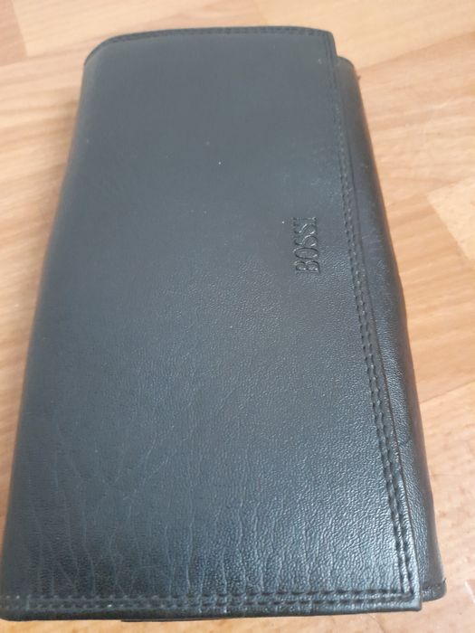 Чорний шкіряний гаманець