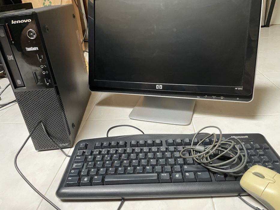 Computador Lenovo desktop + monitor + teclado e rato