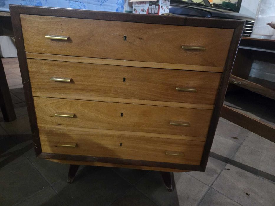 Cómoda Vintage para quarto