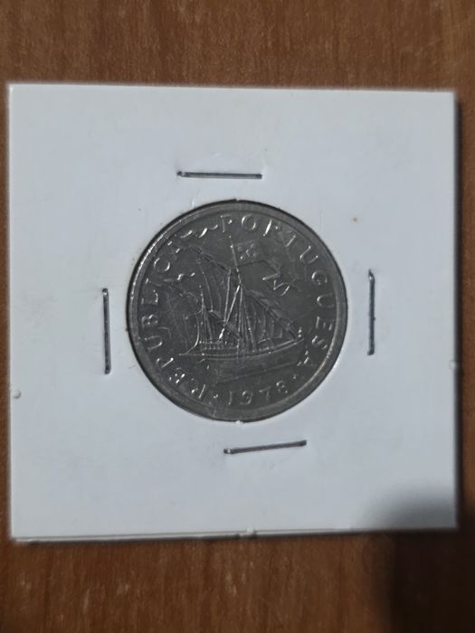 Moeda de 5 escudos portugueses de 1978