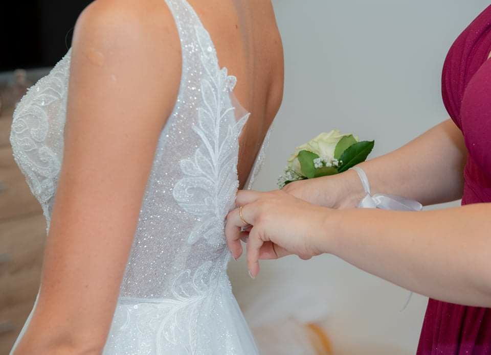 Suknia slubna snieznobiala