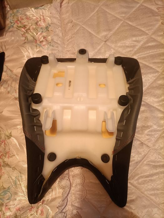 Material Suzuki Gsxs 1000 2023