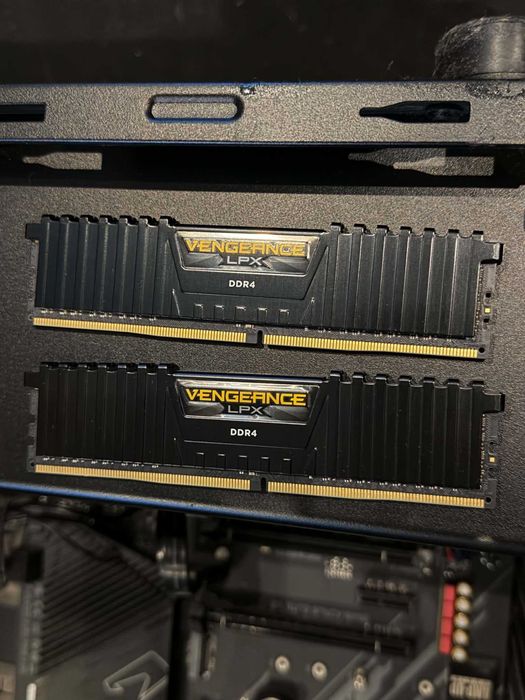 Corsair 16GB (2x8GB) 3200MHz CL16 Vengeance LPX