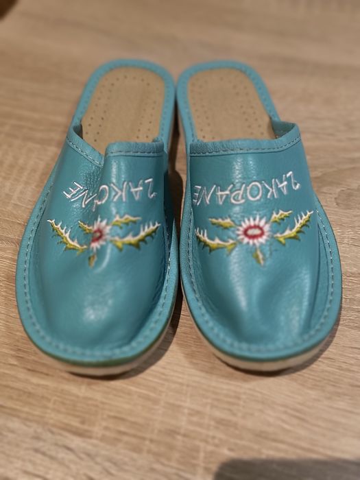 Piekne papucie kapcie błękitne NOWE. Wkładka 23,5-24 cm