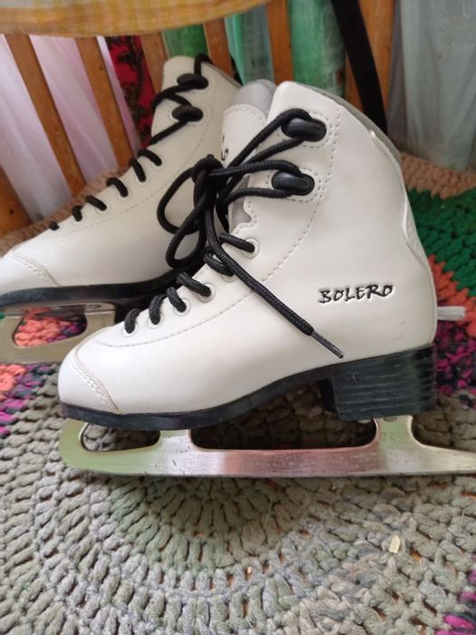 Ковзани фігурні жіночі та інші.