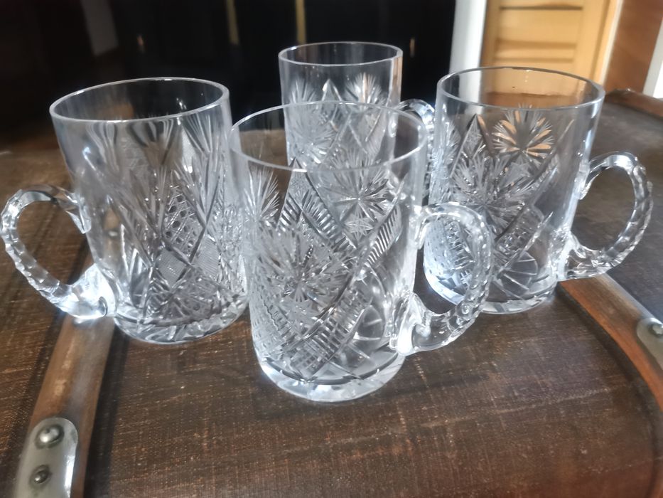 Kryształowe kufle szklanki