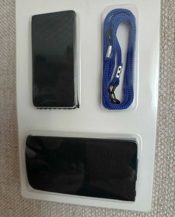 Zestaw akcesoriów do okularów.