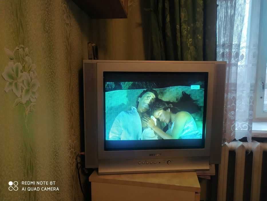 Телевизор Samsung CS-21K5MHQ + антенна