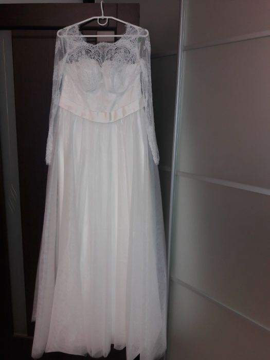 продам весільну сукню