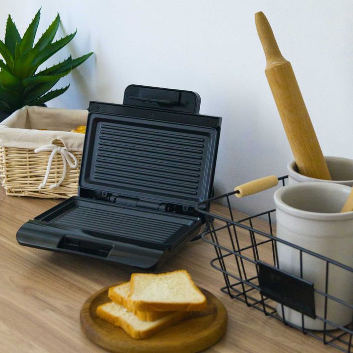 Бутербродниця 750 Вт з антипригарним покриттям,