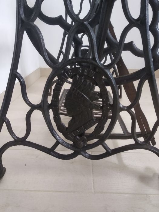 Pfaff działająca, zabytkowa maszyna do szycia na stoliku