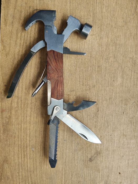 Multitool ciekawy