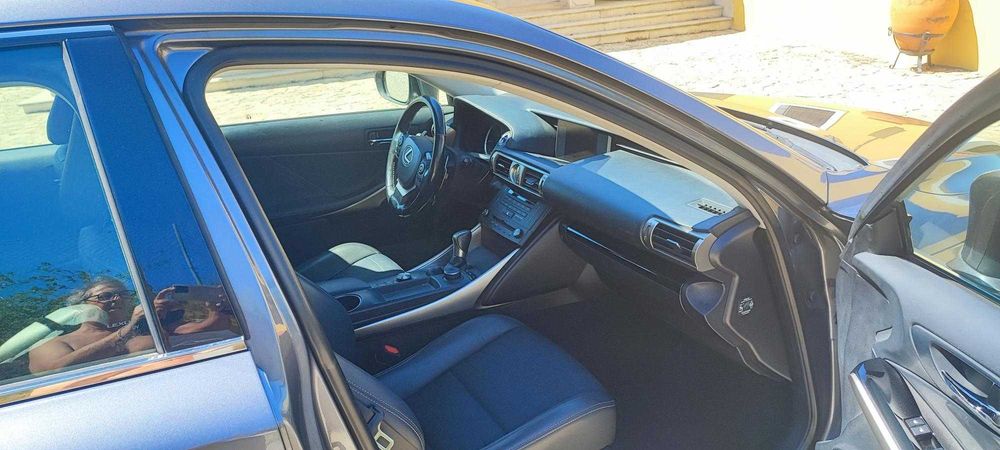LEXUS IS300H executivo