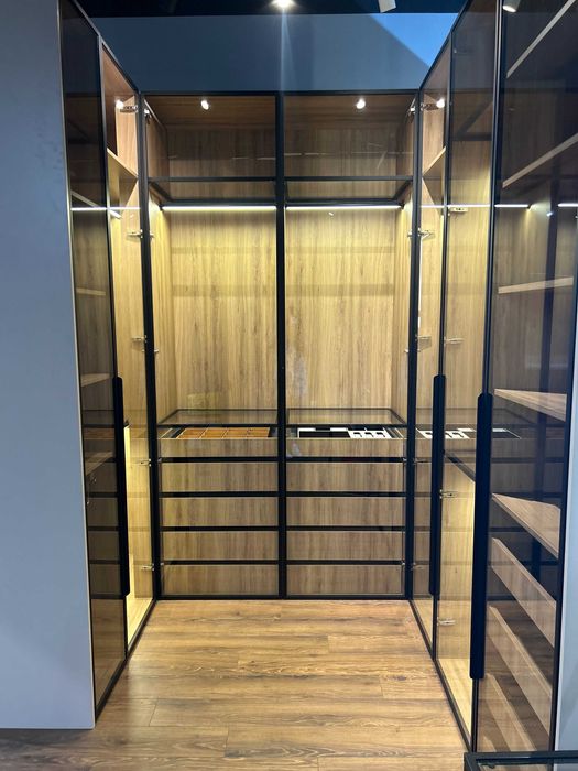 Duża garderoba w kształcie litery U