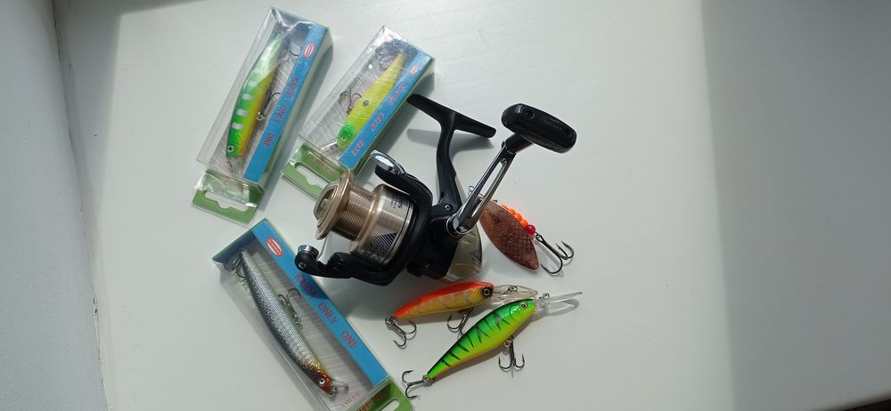 Набор Shimano AX 2500 FB, mepps aglia long 4,  воблеры