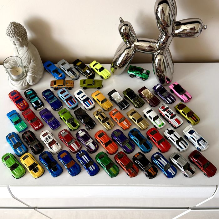 Hot Wheels DMC, Dodge, Camaro, Corvette,  Pontiac,  Volt, Mastretta