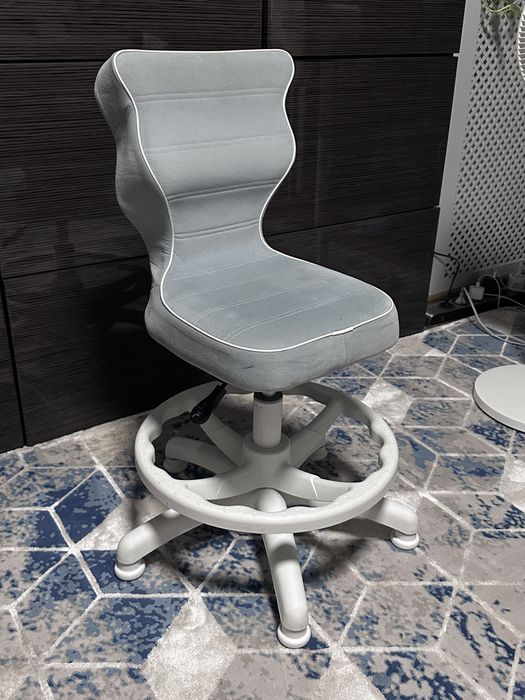 Entelo Petit 3 z podnozkiem niebieskie Krzeslo ergonomiczne do biurka  dzieciece