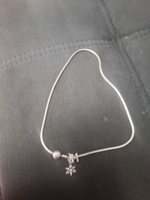 Colar da Pandora e duas contas