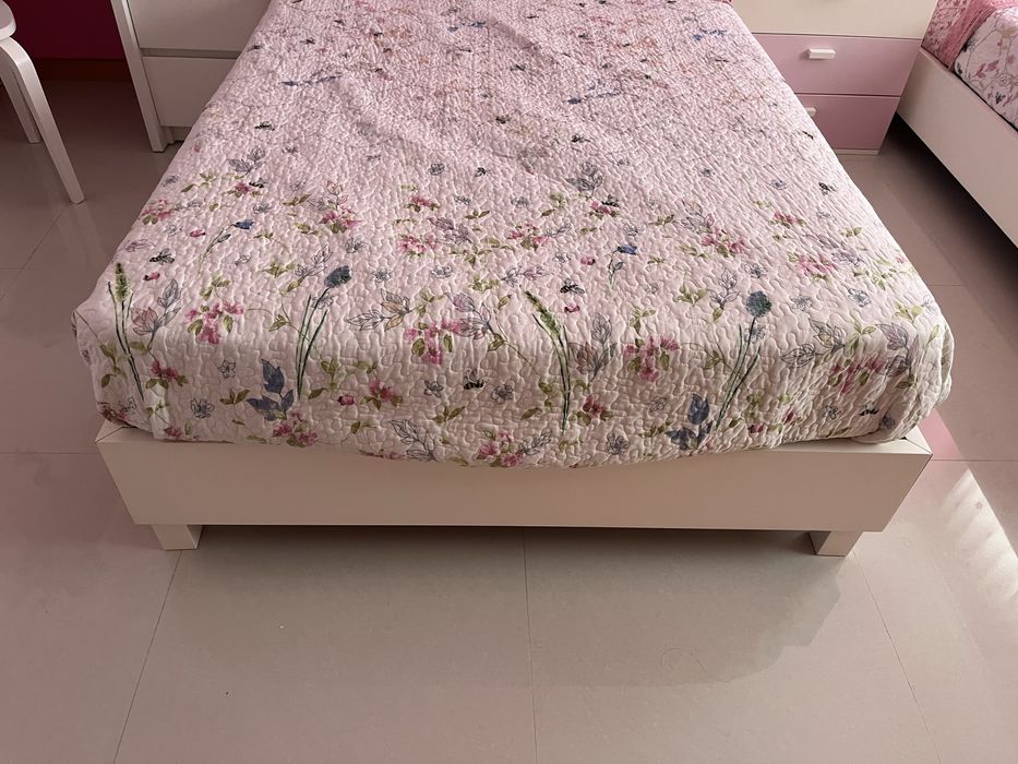 Mobilia de quarto completo com duas camas