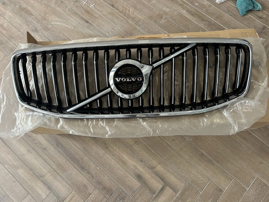 Решітка volvo xc60 2021 рік стан нової