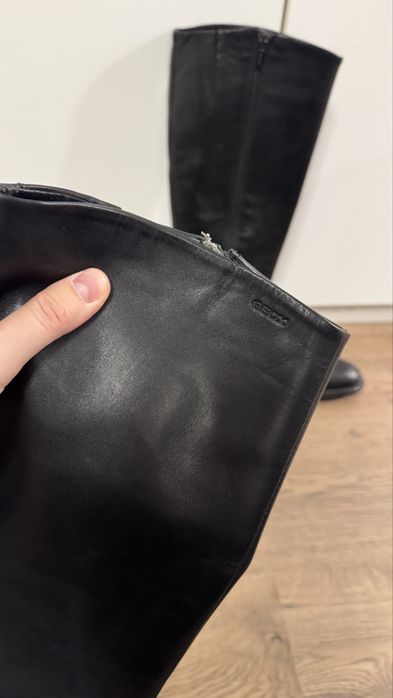 Чорні високі шкіряні чоботи Geox