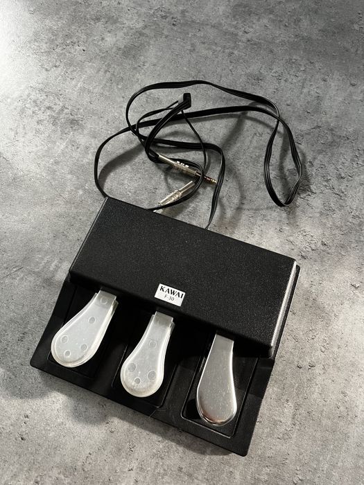 Kawai F30 - pedał sustain