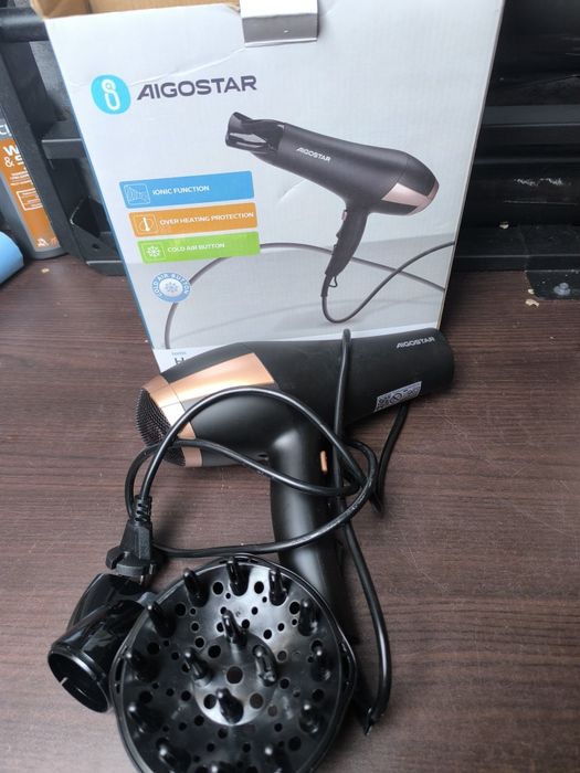 Nowa suszarka do włosów z jonizacja 2400w