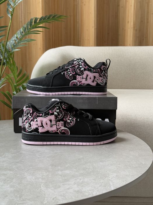 DC Court Graffik Black Pink Sabbath