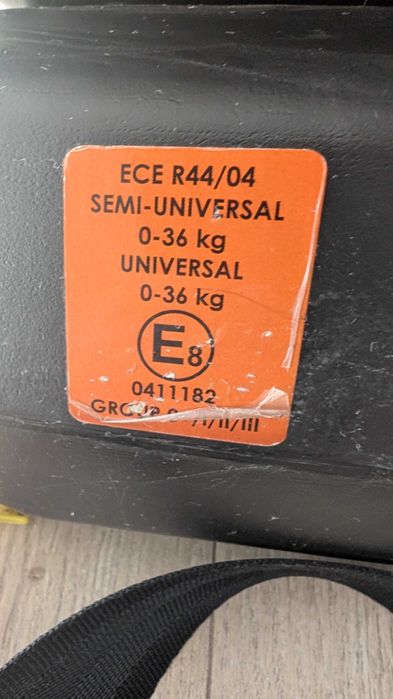 Fotelik dziecięcy bez pasów bezpieczeństwa