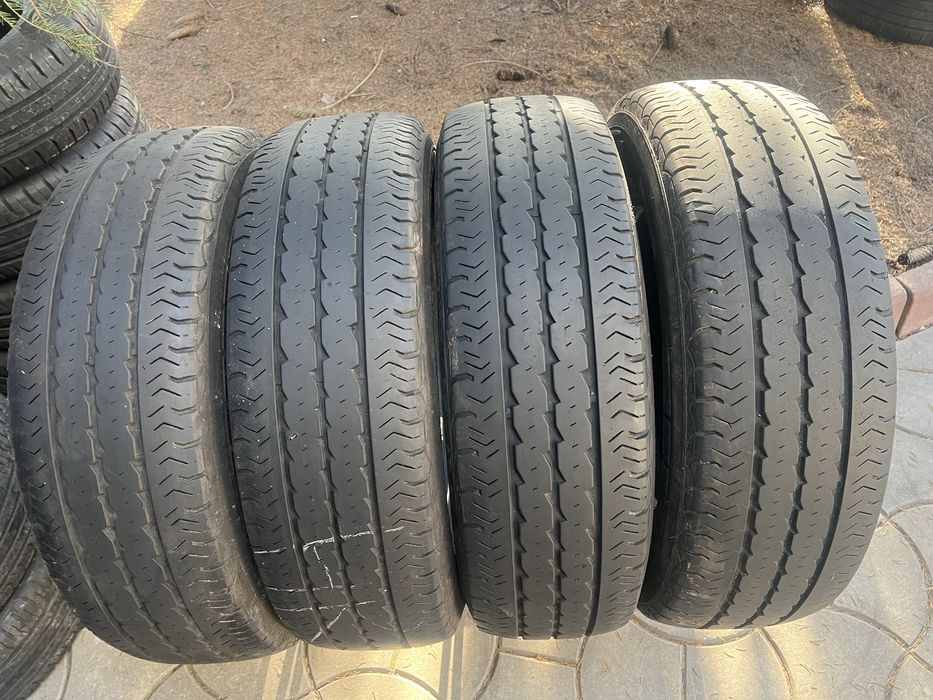 Резина вантажна літо шини 205/75 R 16 C Pirelli комплект