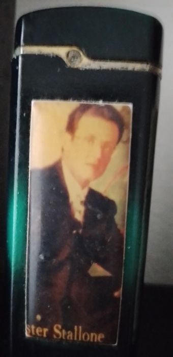 Antigos isqueiros alguns com marca para coleçionadores